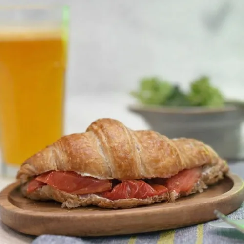Croissant con Queso de Cabra y Tomates Asados Vegetariano, 165 g