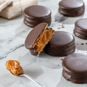 Alfajor Manjar Artesanal, Keto Proteico, Sin Azucar Añadida, 60 g, Tremus 2 Alfajor Manjar Artesanal, Keto Proteico, Sin Azucar Añadida, 60 g, Tremus - Imagen 2
