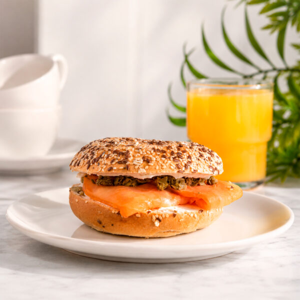 Bagel Salmón Queso Crema y Alcaparra, Tremus